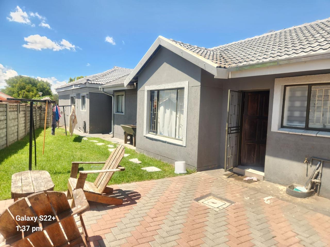 Stunning 5-Bedroom Family Home in Ivy Park – R1,630,000