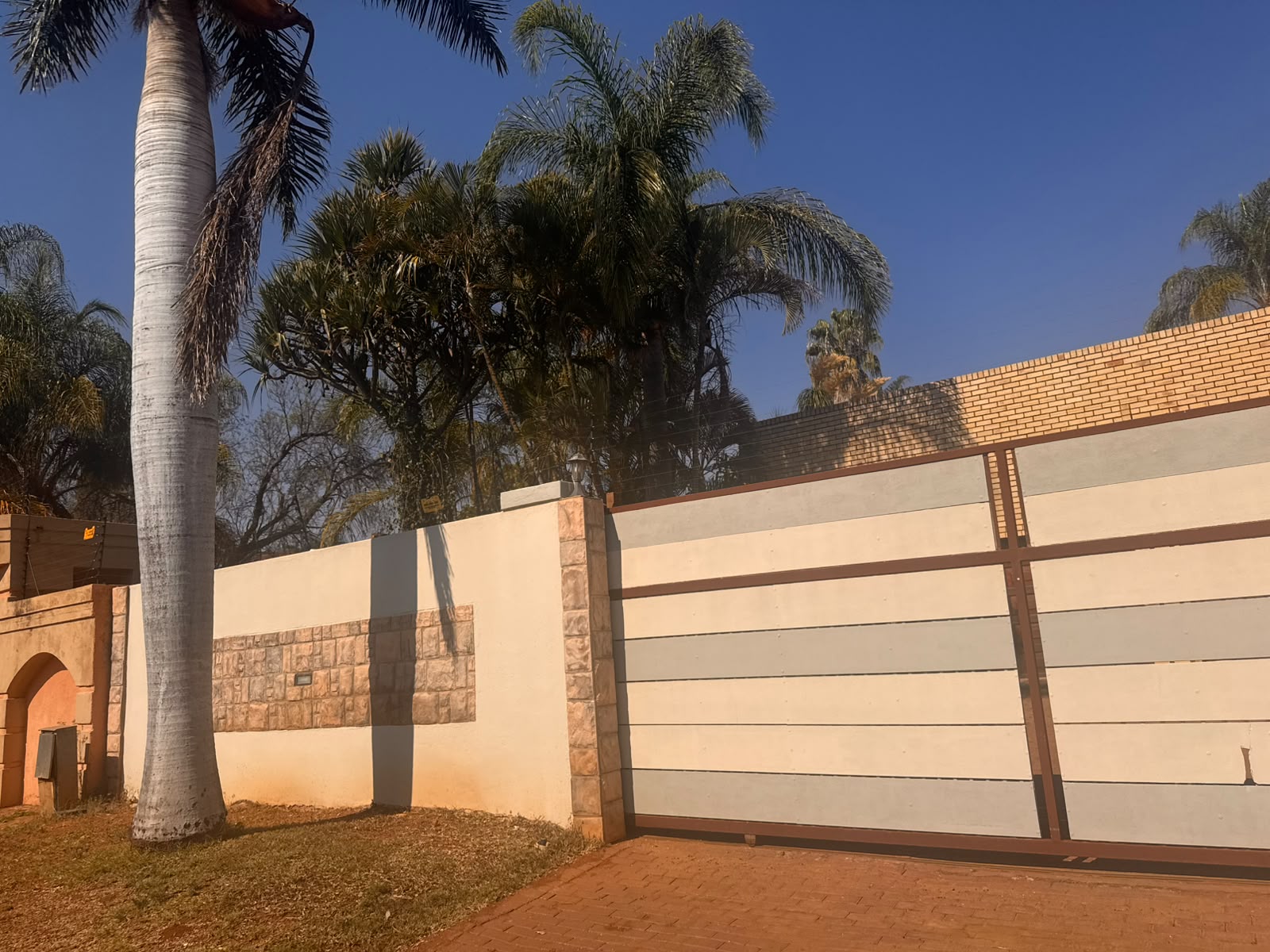 *Bendor Woodlands | R2,200,000 | 3-Bed Executive Home That Stands Out