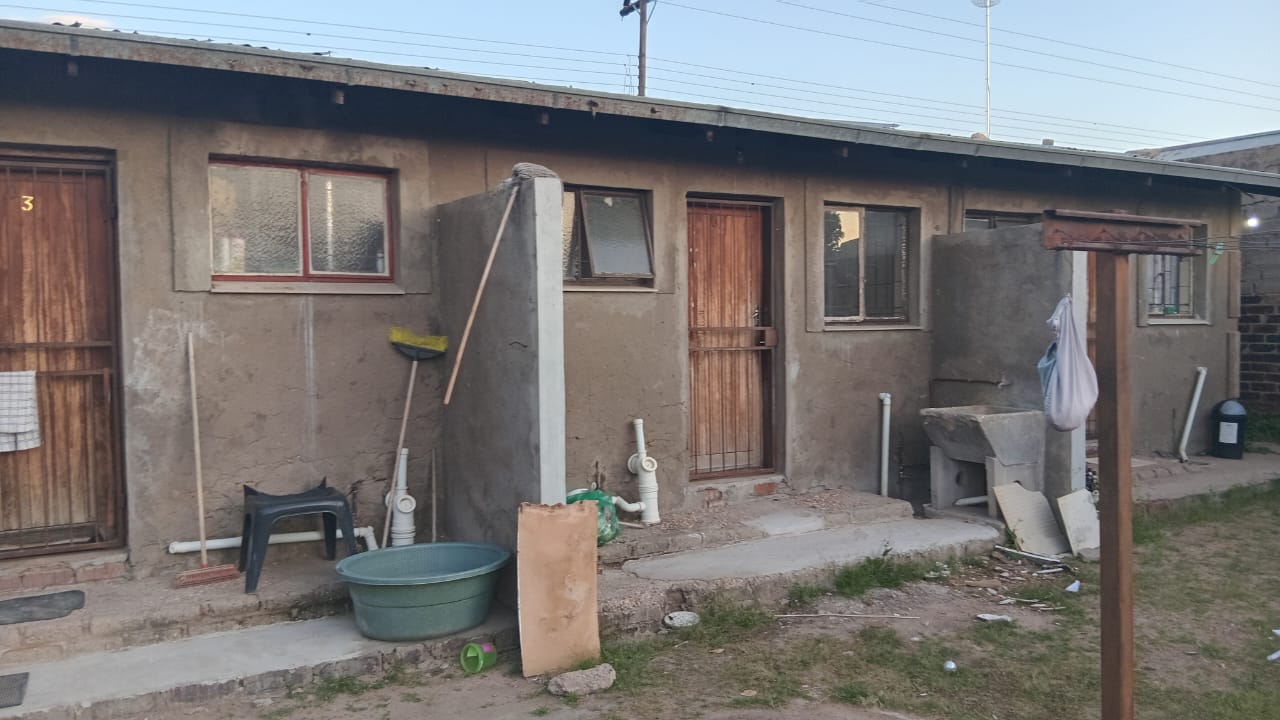 1BEDROOM BACHELOR AVAILABLE